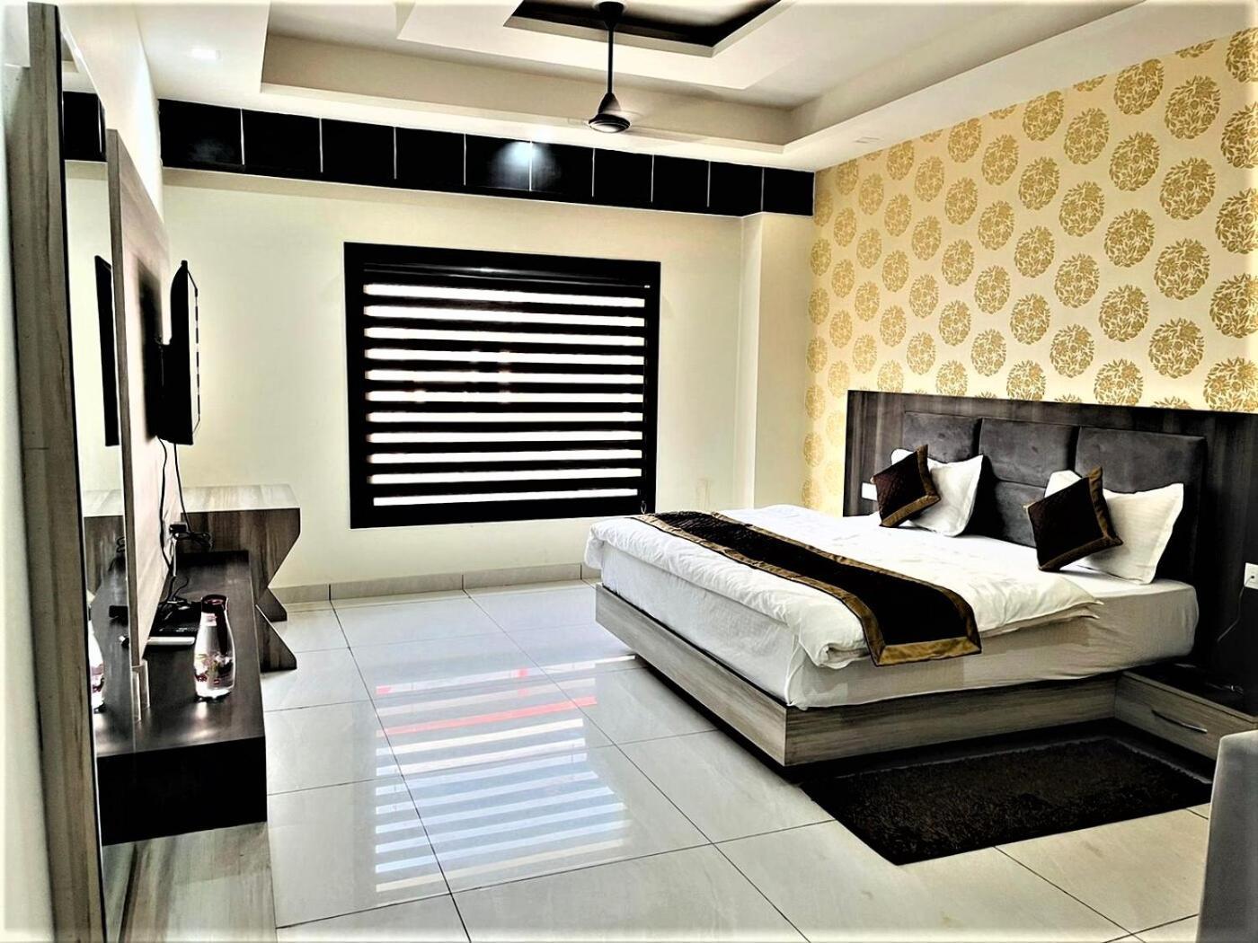 Hotel Blue Pine Haridwar Luaran gambar