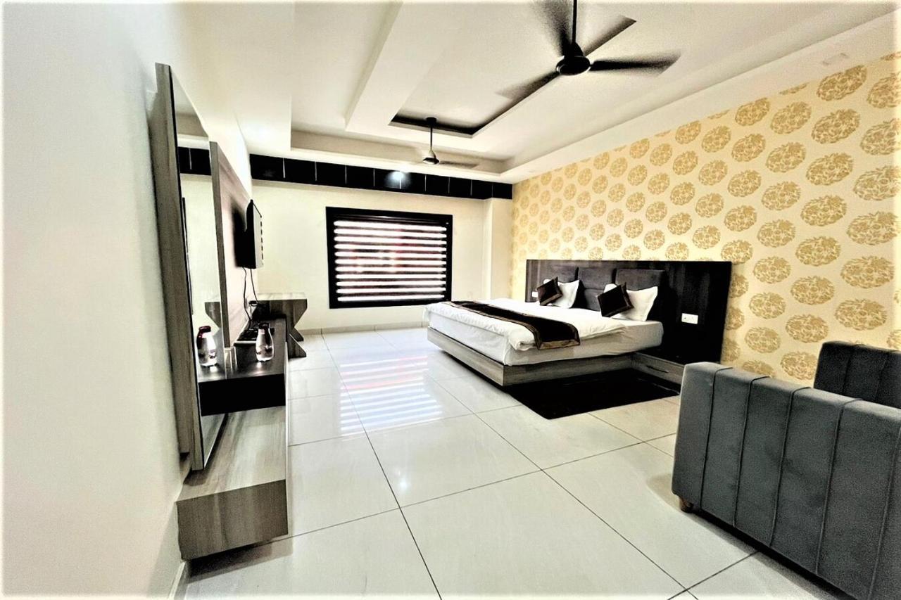 Hotel Blue Pine Haridwar Luaran gambar