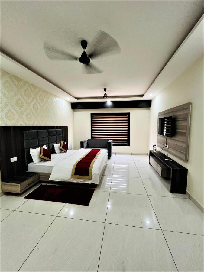 Hotel Blue Pine Haridwar Luaran gambar