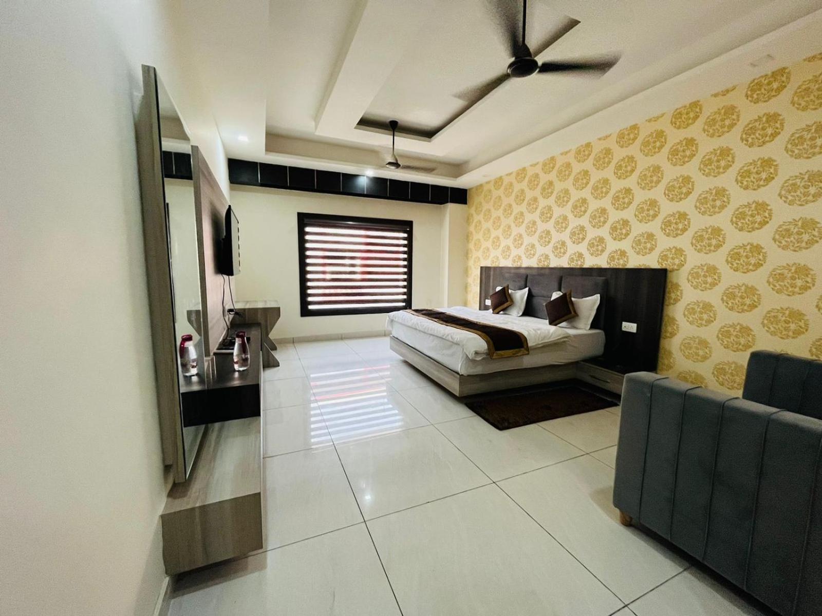 Hotel Blue Pine Haridwar Luaran gambar